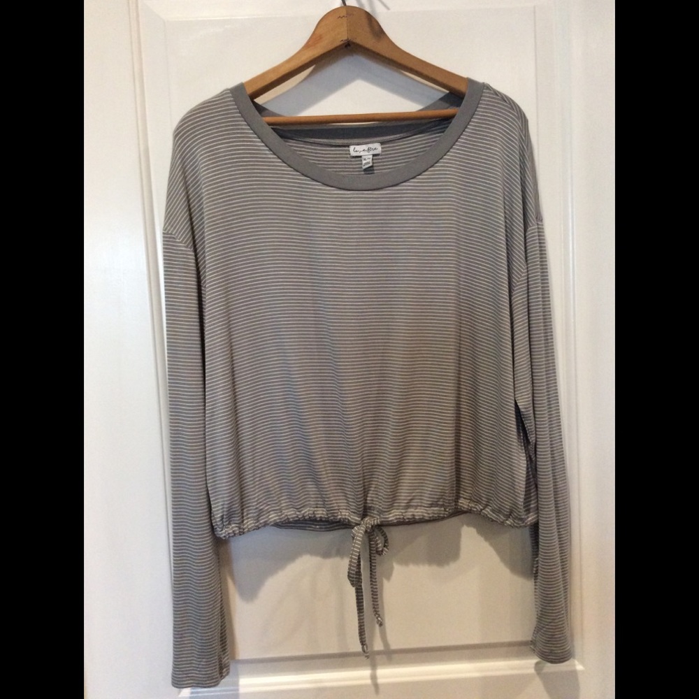 ⛸️Love, fire Gray striped tie top